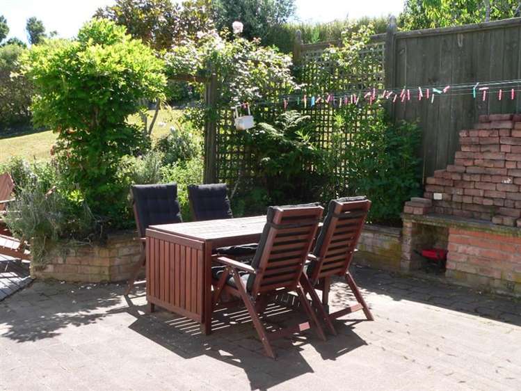 32 Handyside Street Tawa_14