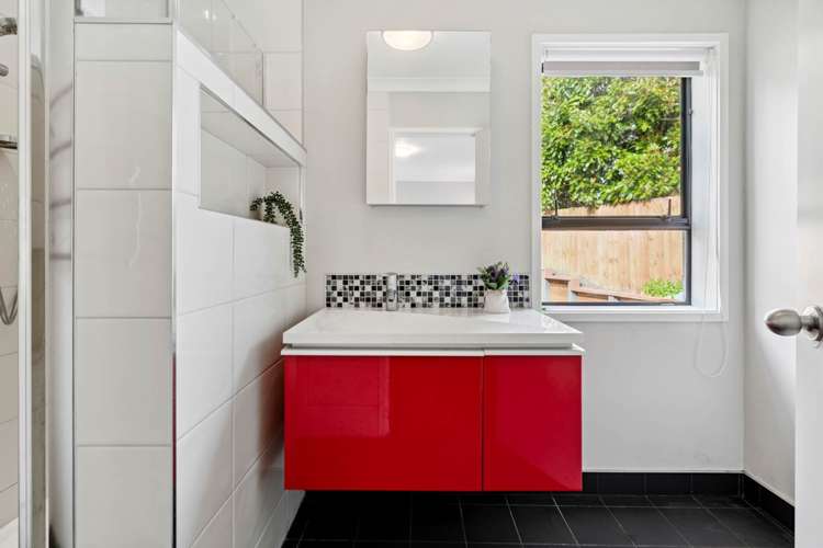 10 Photinia Place Botany Downs_11