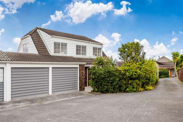 Renovated 3 Bedroom Family Home with Double Garage