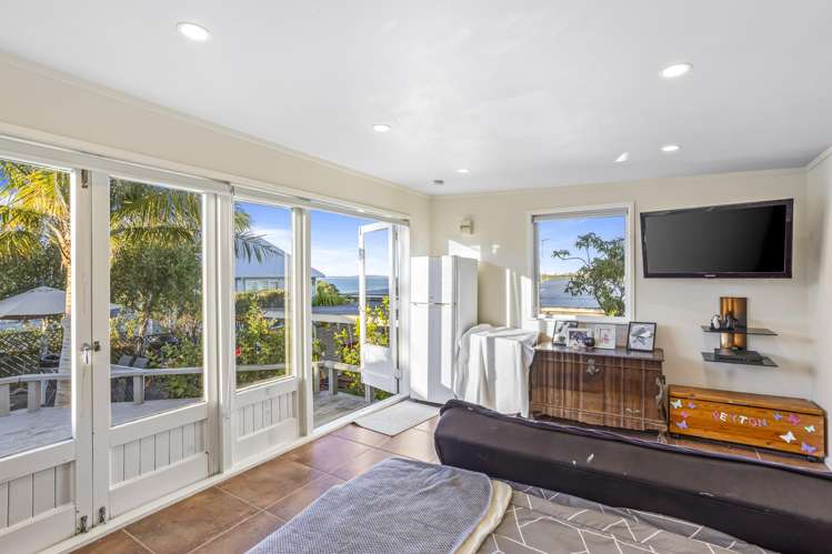 8 Swann Beach Road Stanmore Bay_16