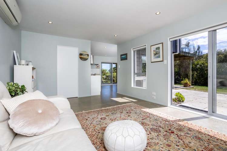 296 Piha Road Piha_20