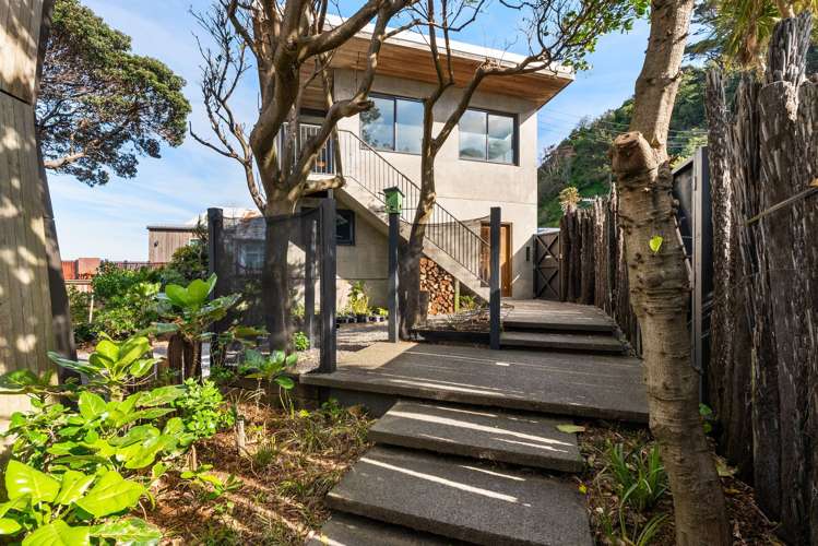 249 Queens Drive Lyall Bay_13