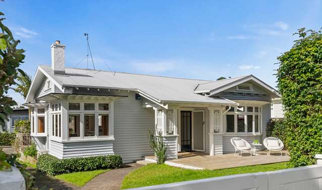 Back in numbers and ‘aggressively bidding’: Buyers return to Auckland auction fray