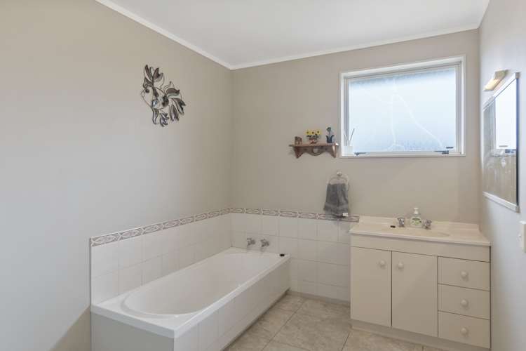 12 Flora Way Rototuna_13