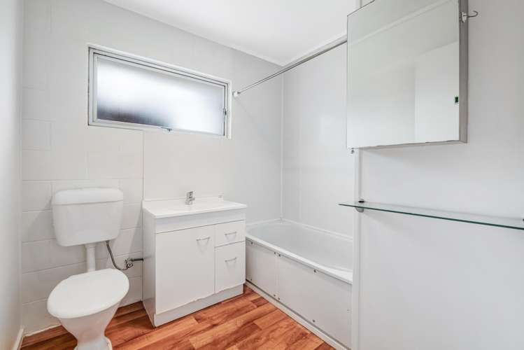 1/587 Glenfield Road Totara Vale_11