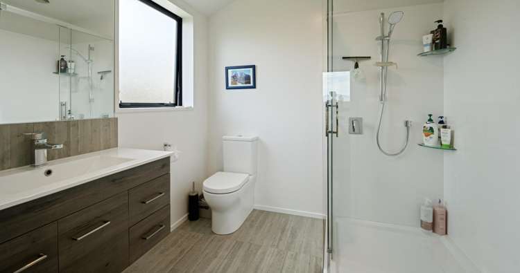 11 Kittyhawk Road Burleigh_13