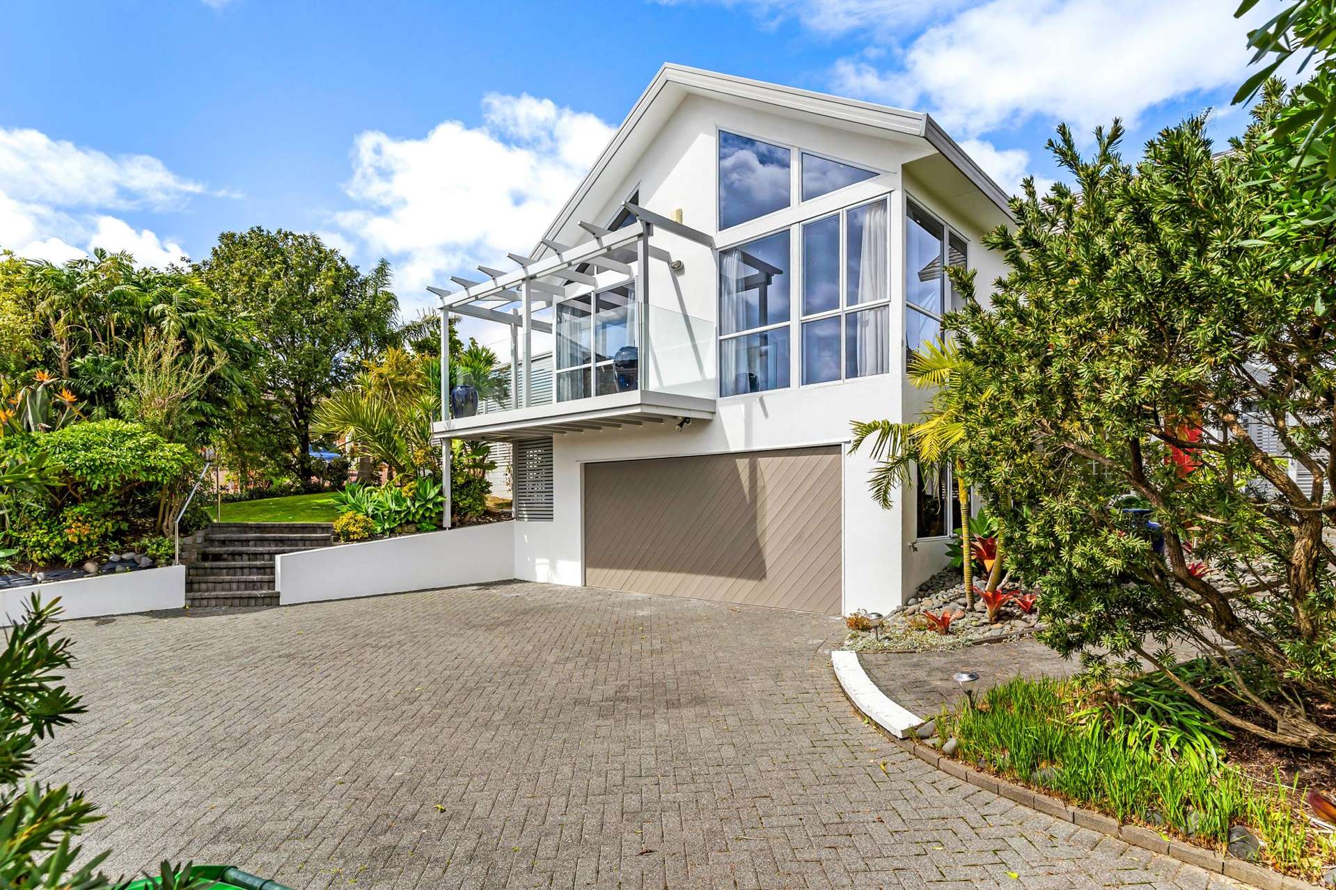 9 Muka Close The Gardens_0