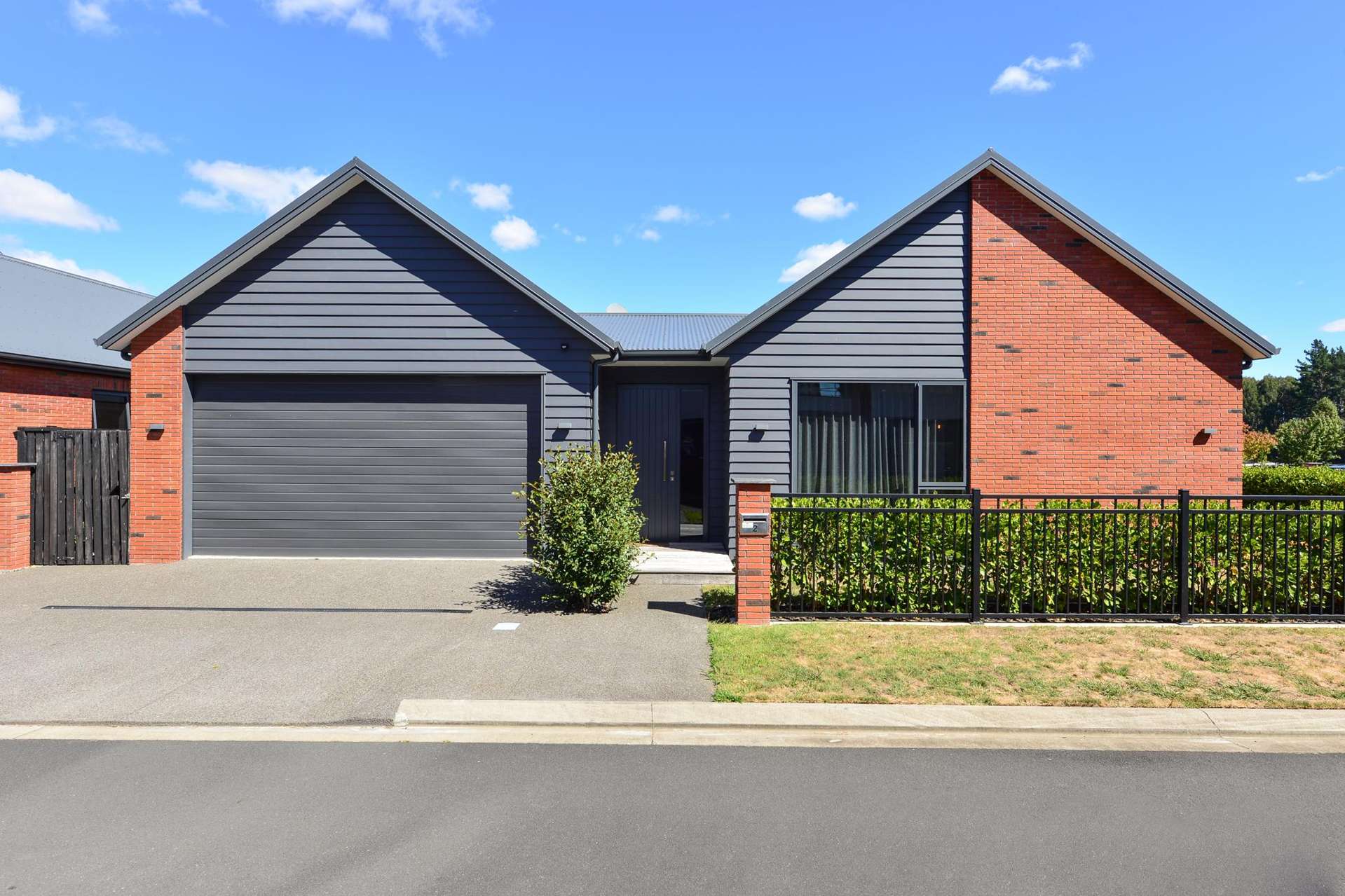 2 Garland Lane Leamington_0