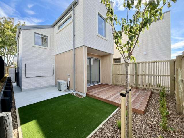 Stand alone 2 bedroom townhouse in Linwood