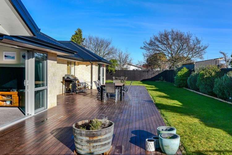 6 Dundee Close Darfield_17