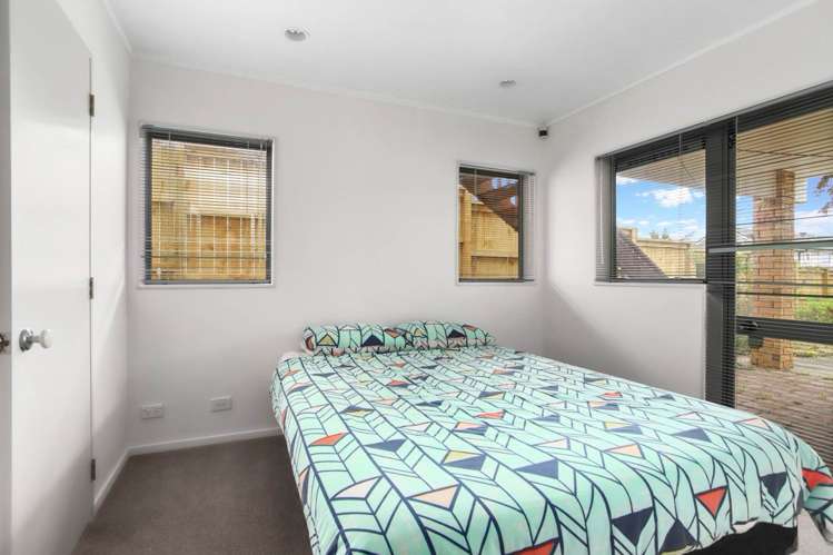 2/213 Queens Road Panmure_6