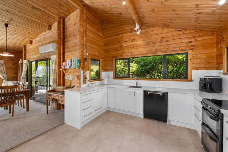 2495 Kenepuru Road Portage_5