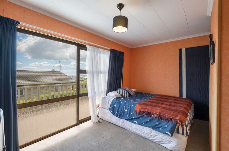 8 Farnham Drive Richmond_15