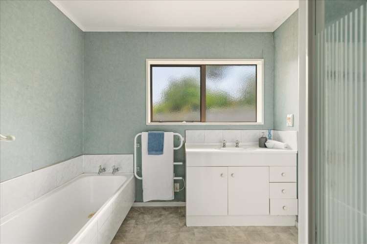 49 Heron Avenue East Matua_15