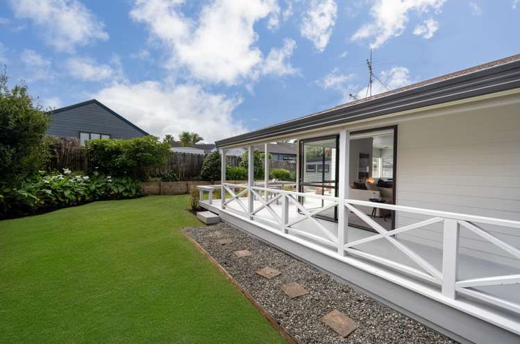 7 Pinewood Grove Botany Downs_17