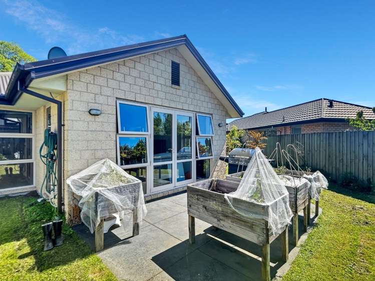 24 John Campbell Crescent 1454_10