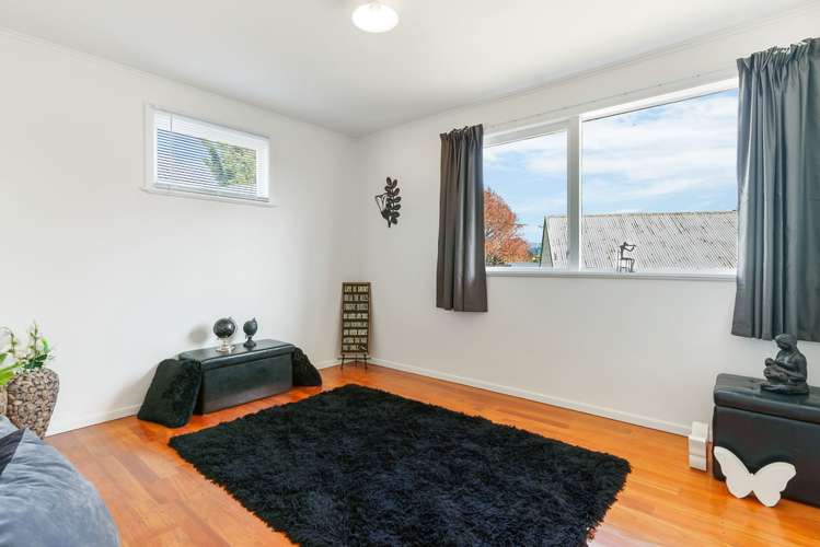 70 Vodanovich Road Te Atatu South_9