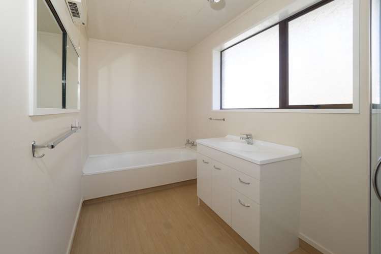 5 Burton Place Allenton_14