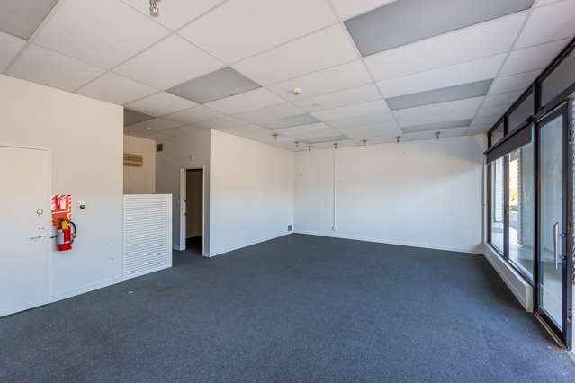 Unit 2, 5 Northside Drive Westgate, Waitakere City_1