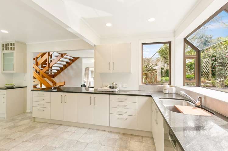 7 Nadia Grove Khandallah_19