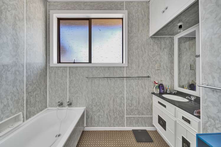 2 Tauhuri Street Manaia_11