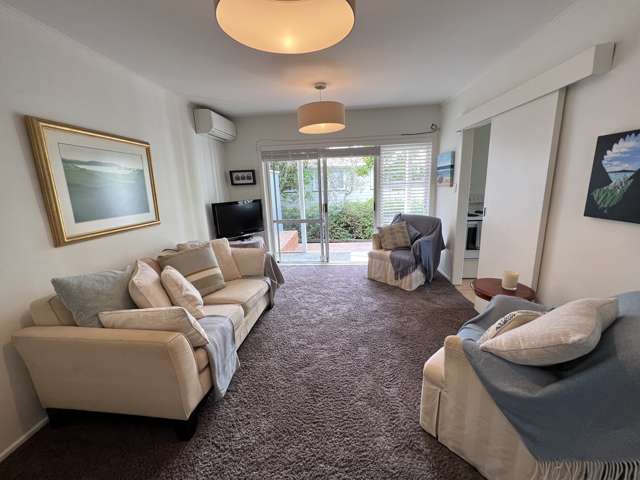 Comfort & Style in St Johns - Water Included!