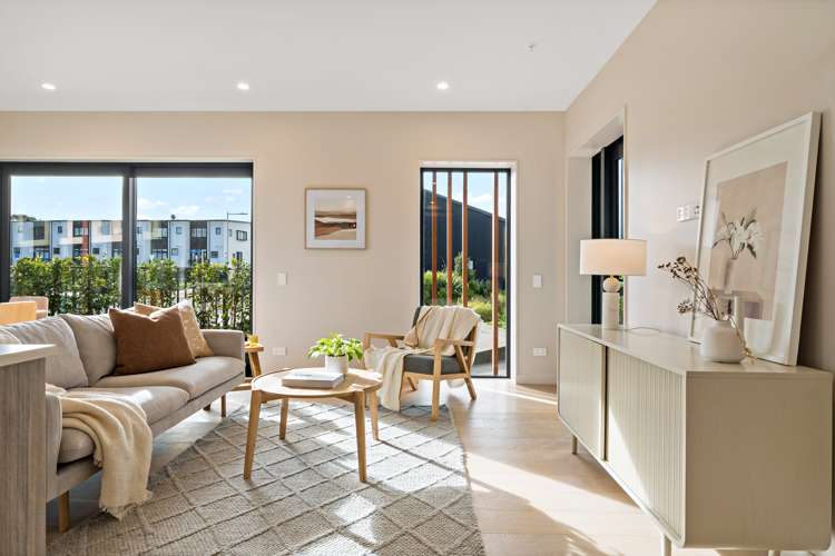 G01/27a Hudson Bay Road Hobsonville_6