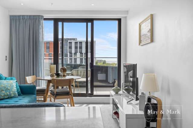 Vendor Retiring! Freehold 2-Bed 2-Bath City Living