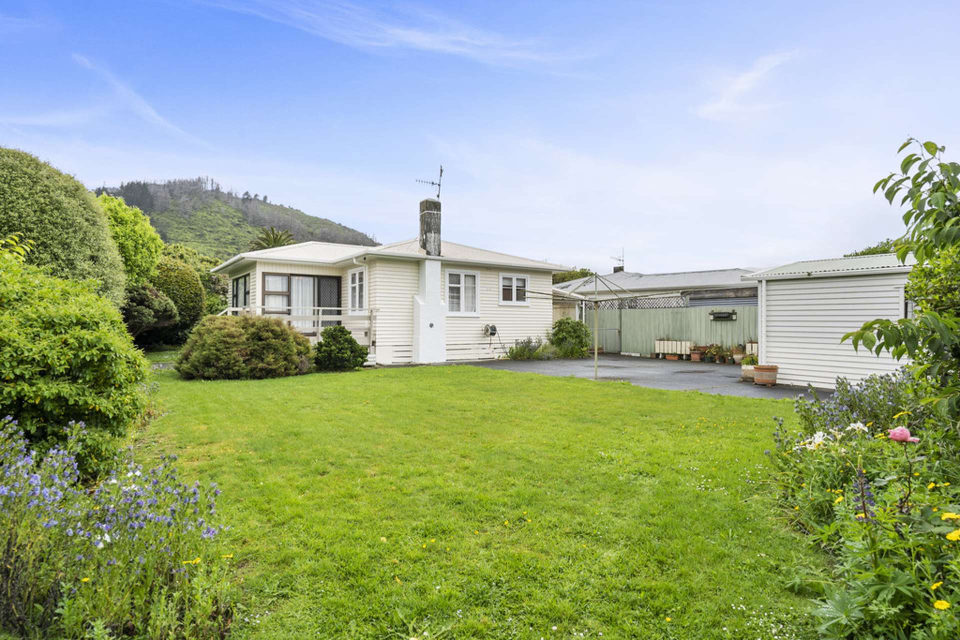 9 Miles Crescent Wainuiomata Lower Hutt City Houses for Sale
