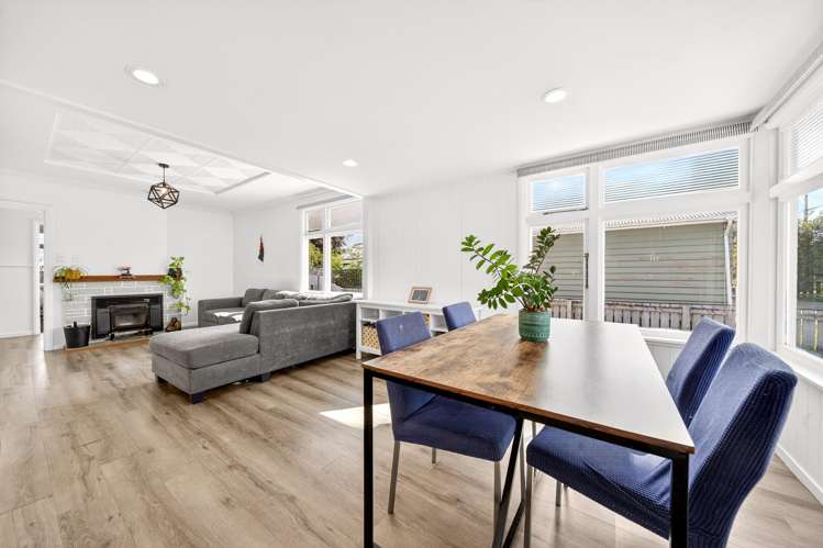 382 High Street South Carterton_10