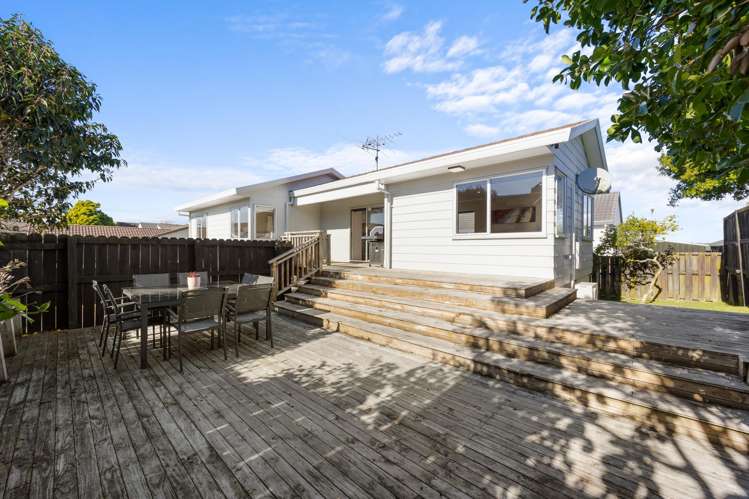 1/144 Bradbury Road Botany Downs_0