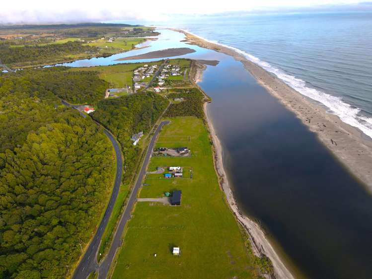 25 Fox Moth Drive Haast_11