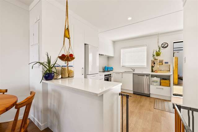 4/2 Brandon Road Glen Eden_1