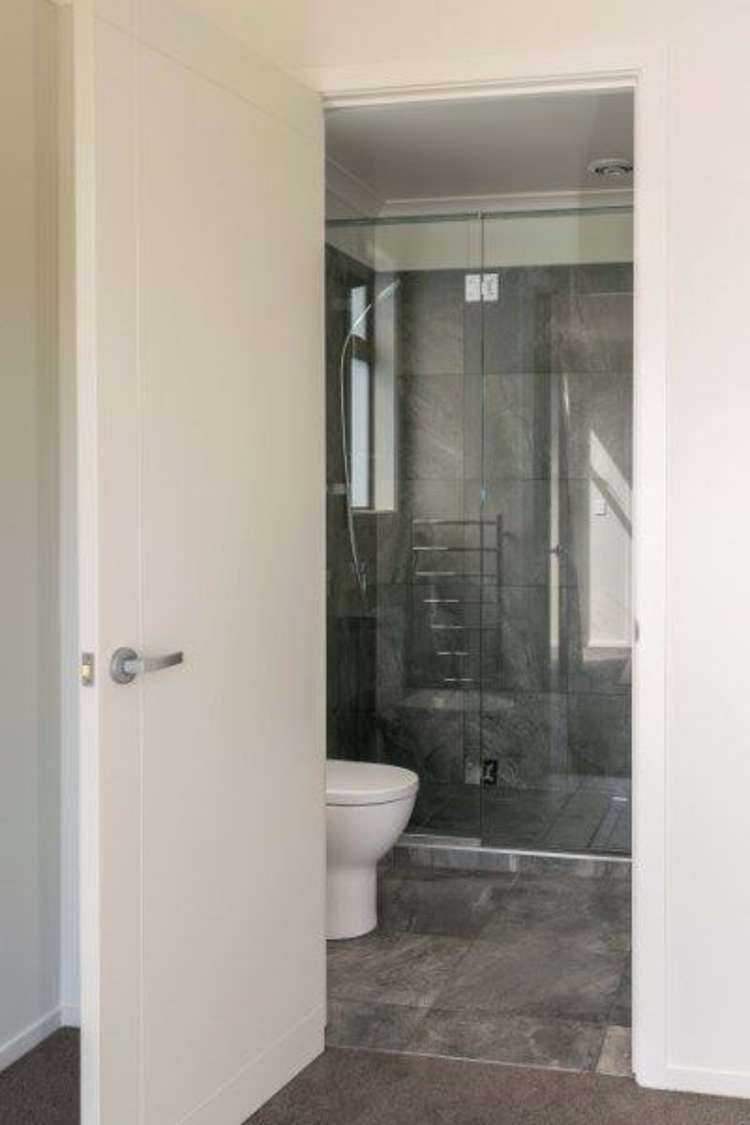 18 Lake View Place Fairhall_12