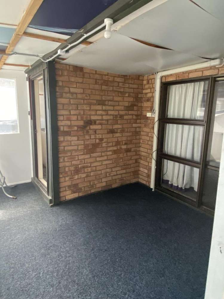 8 Freyberg Avenue 10695_17