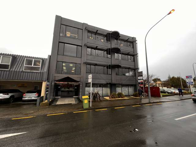 Options in popular Lower Hutt office building!