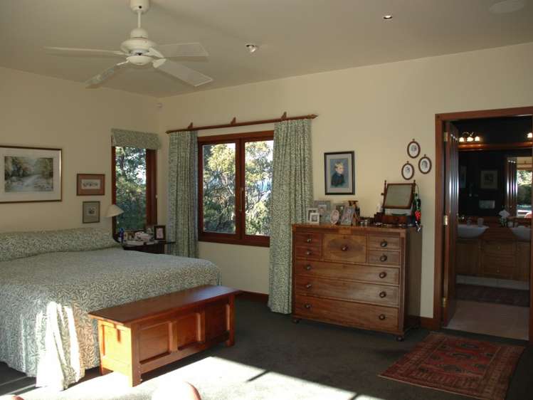 22 Whakamoenga Point Acacia Bay_15