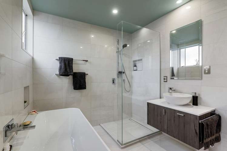 74 Regency Crescent Redwood_16