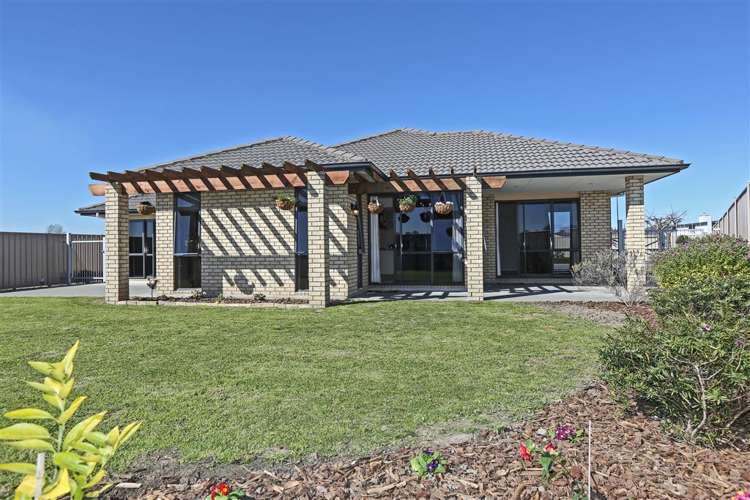 11 Lardon Place Frimley_5