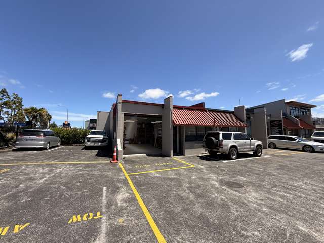 Prime road-front industrial unit – Ready to go