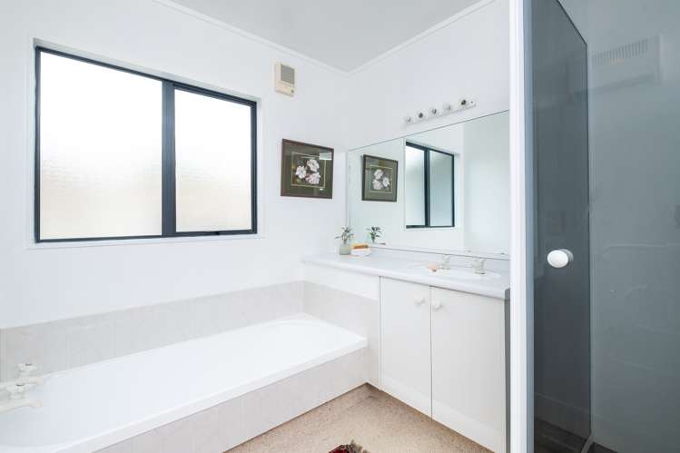 5 Kensington Drive Taradale_13