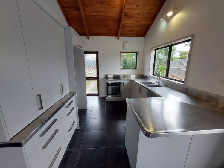 24 Hamblyn Crescent 1112_3