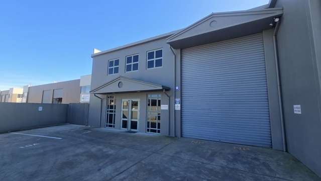 Convenient Refurbished Industrial Warehouse Unit