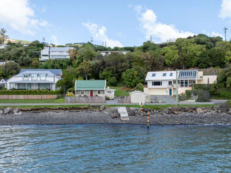 257 Beach Road Akaroa_7