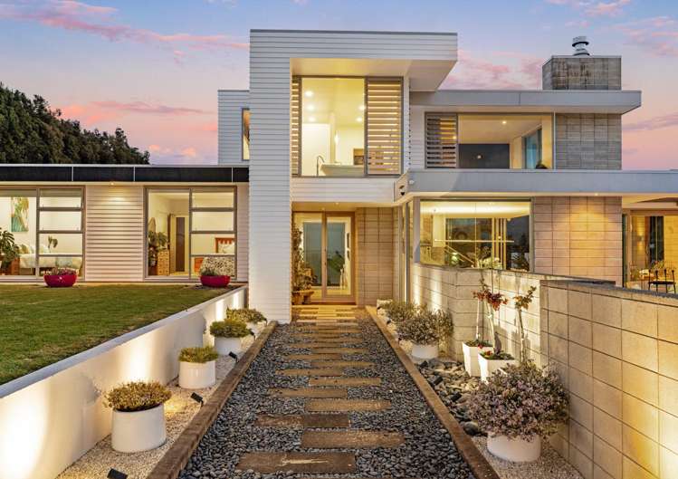 261C Walker Road East_5