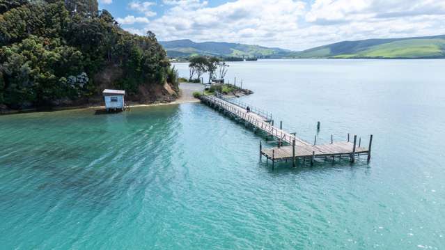 Stunning waterfront home in Waikawa, the Catlins