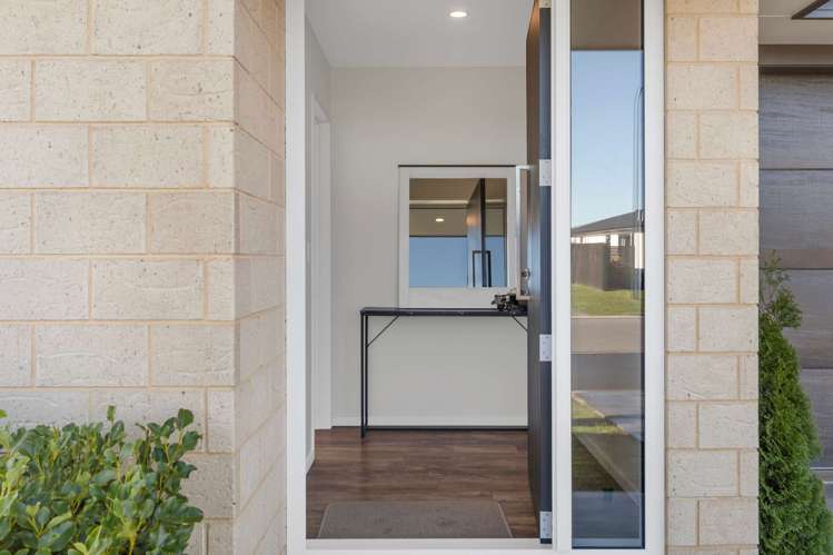 49 Fairbairn Road_2