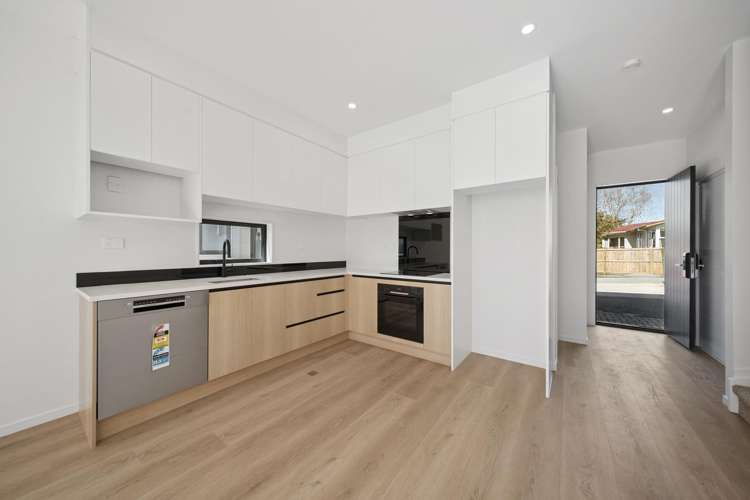 10-12 Clendon Place Manurewa_23