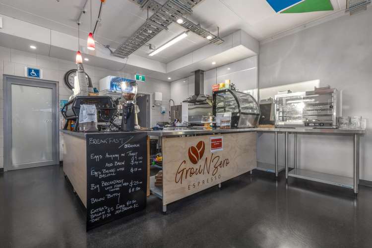 10 Queen Street West Levin_18