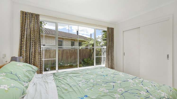 26 Denniston Crescent Redwood_6